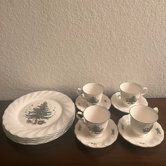 Set of Nikko Christmas Dishes - Picture 2 of 4